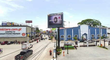 Pantalla Led de LG electronics ilumina una de las principales ciudades  turísticas de Guatemala.