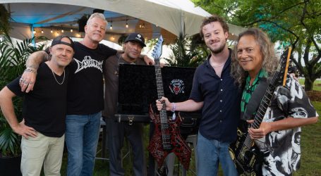 VIDEO: El actor que popularizó ‘Master of Puppets’ en la serie ‘Stranger Things’ conoce a Metallica y toca el tema junto a la banda