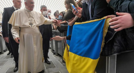 El papa Francisco podría visitar Ucrania el próximo agosto, informan desde el Vaticano