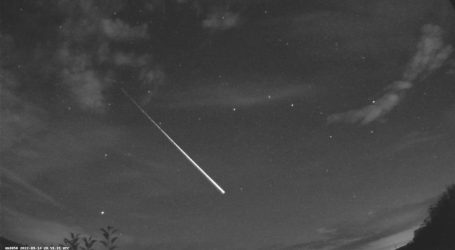 ¿Meteoro o basura espacial?: Captan una bola de fuego en el cielo de Escocia e Irlanda del Norte (VIDEOS)